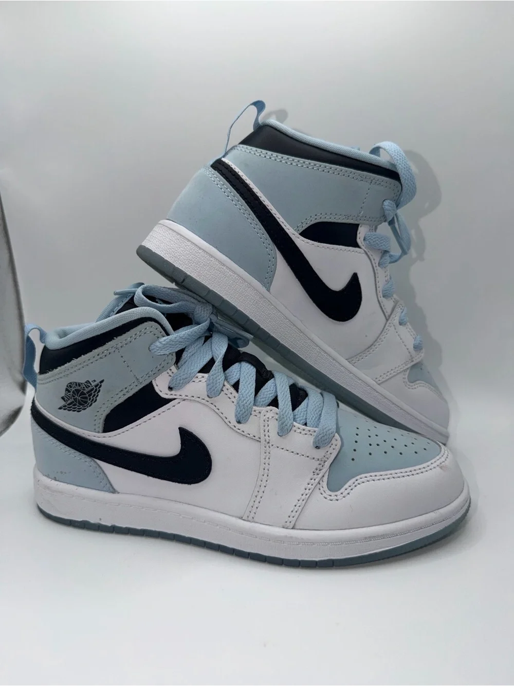 Nike Kids High-Top Sneakers in Light Blue, Navy & White
